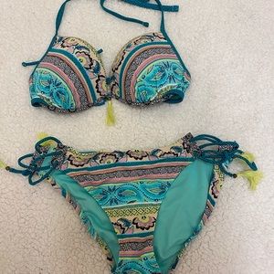 LIKE NEW. Bikini set Sz Lg/ 34D